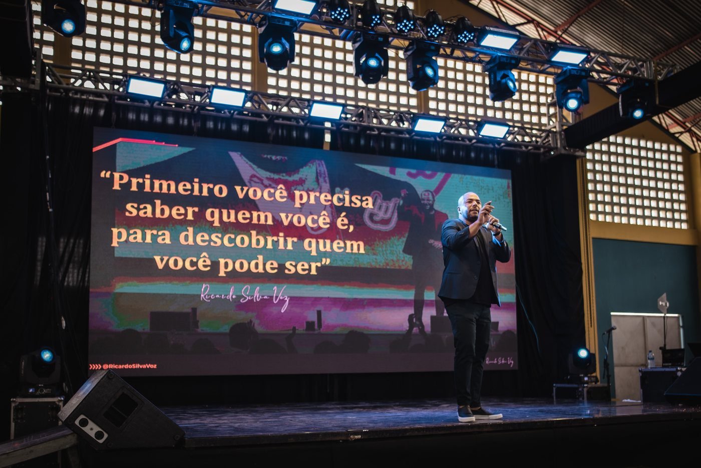 Ricardo Voz em grande evento corporativo